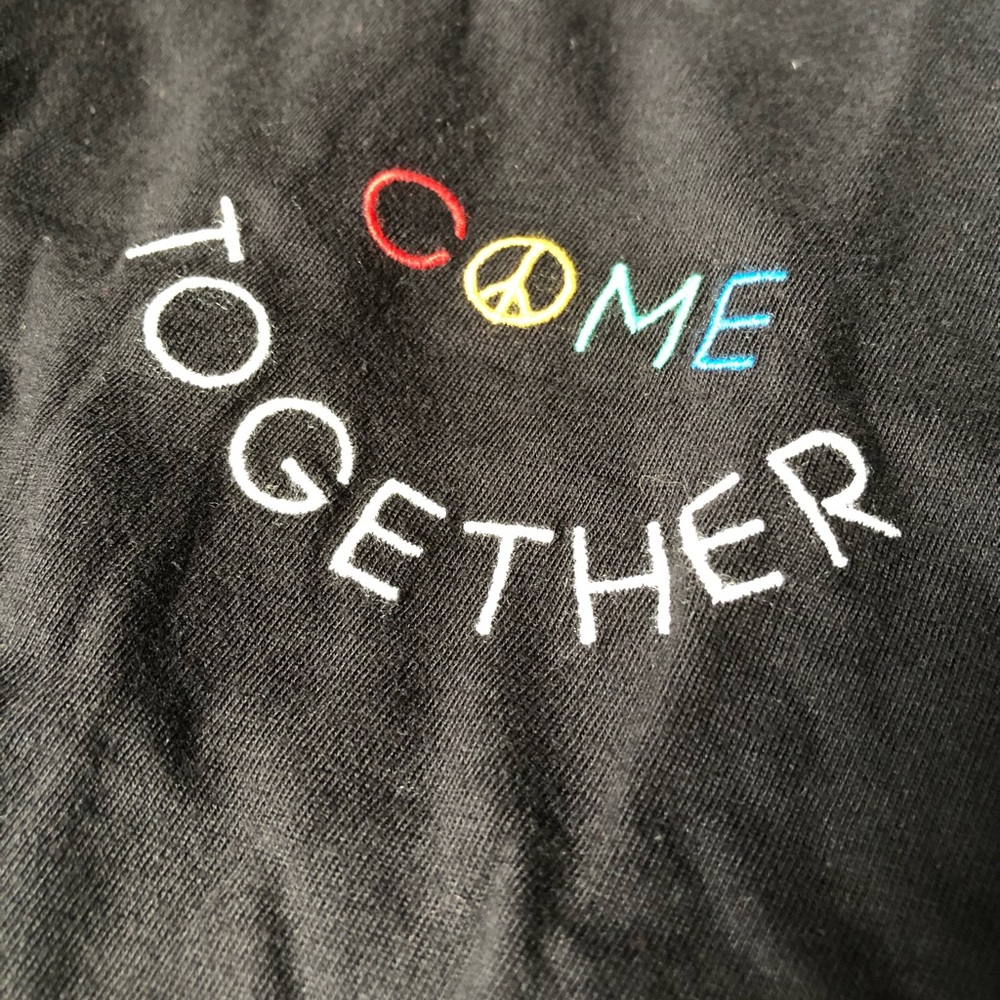BRAND NEW T-SHIRT BY ARIZONA CO